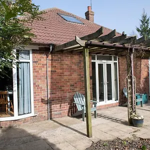 The At Seaway's, Sleeps 11 + Driffield
