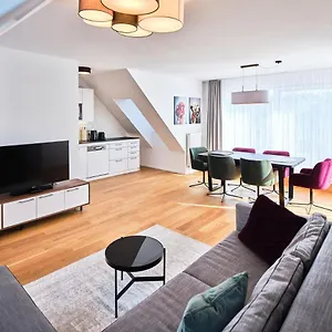 Myfavorit - Spacious Next To Puplic Transport U1 Direct Connection To Citycenter Вена